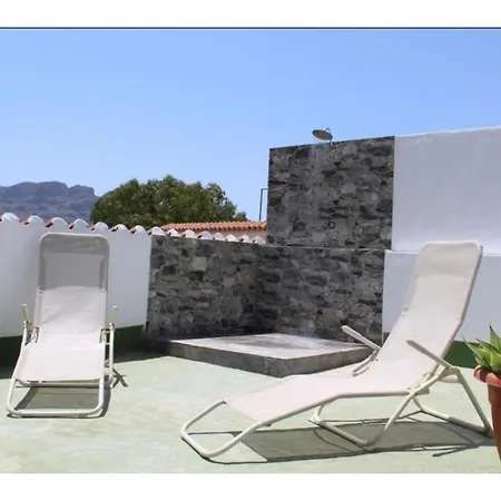 1 Apartment *